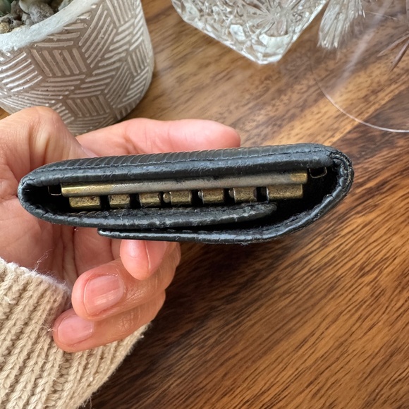 LV Black Epi Leather 6 Key Ring - Picture 5 of 5